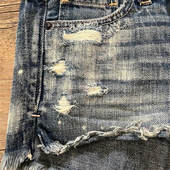Abercrombie & Fitch paint splatter low rise shorts - Picture 8 of 8